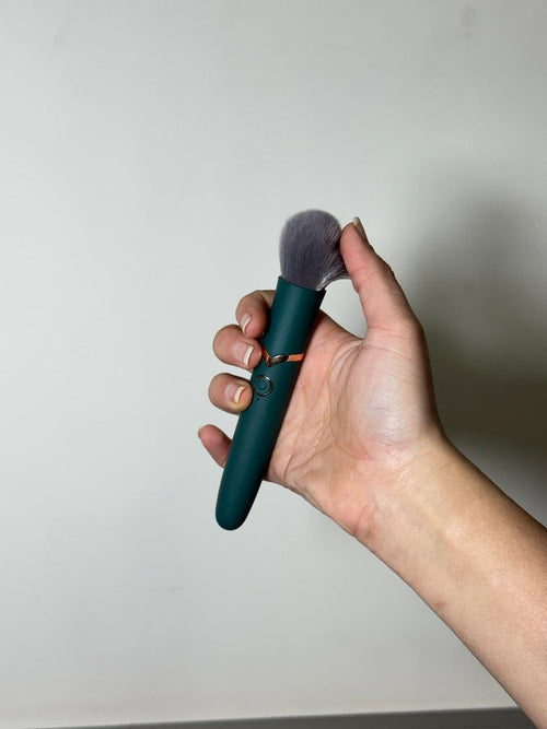 Electric meakup brush